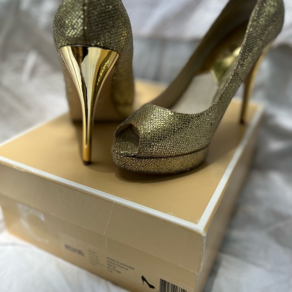 NWT MICHAEL KORS
YORK PLATFORM
GOLD
GLITTER
7 M - Picture 6 of 8